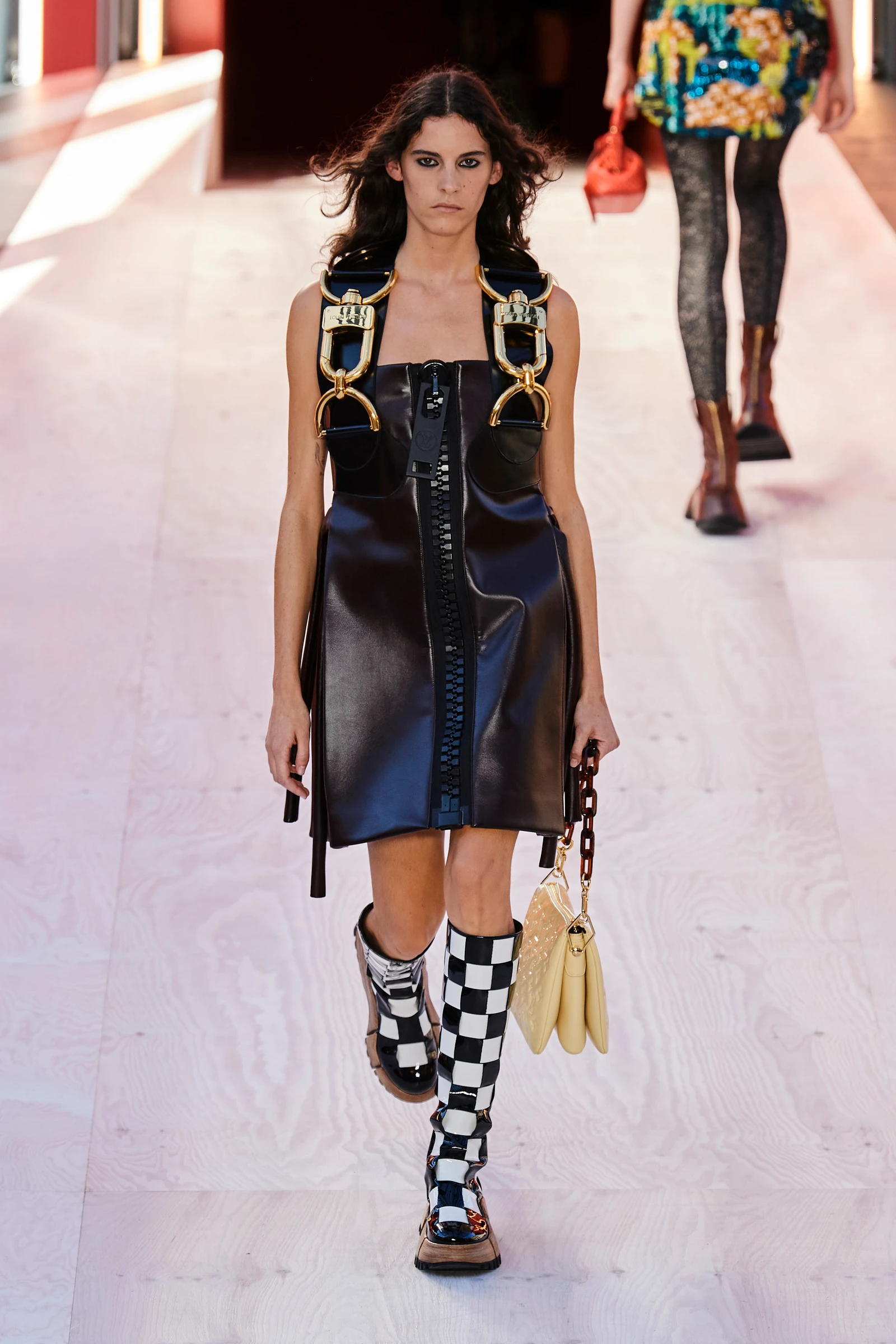664962882702-vuitton-s23-029