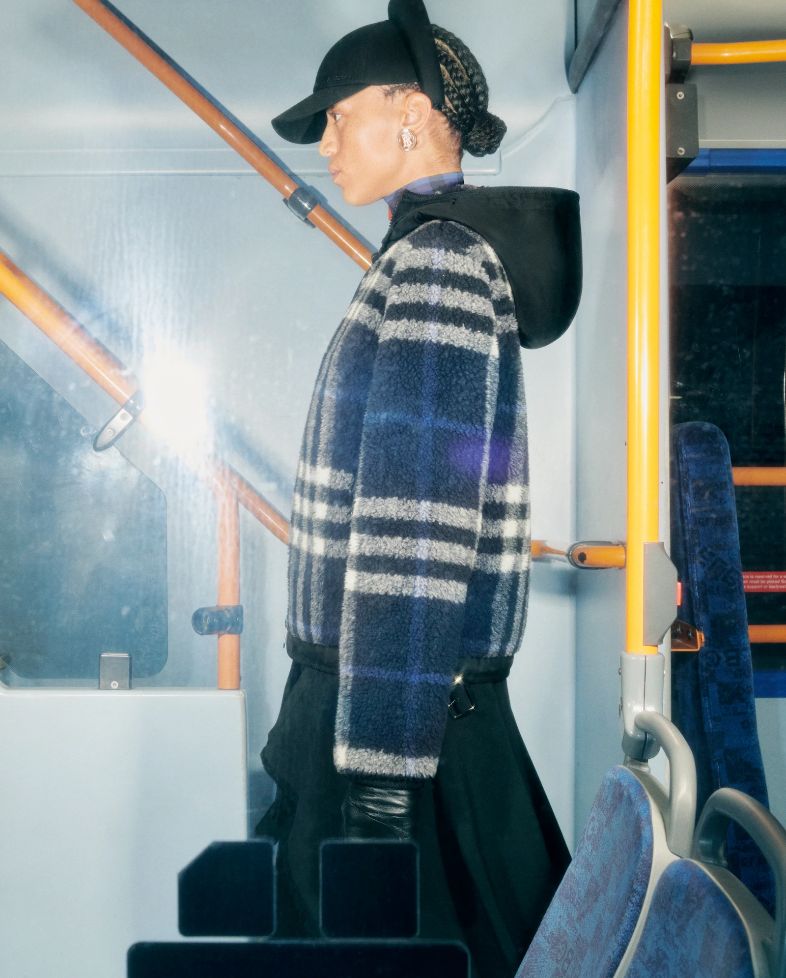 1665163494995-burberry-launches-new-campaign-night-creatures-main-campaign-assets