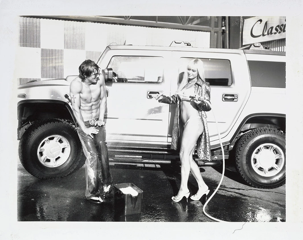 1667919684099-car-wash-paris-hilton-los-angeles-2004-copy